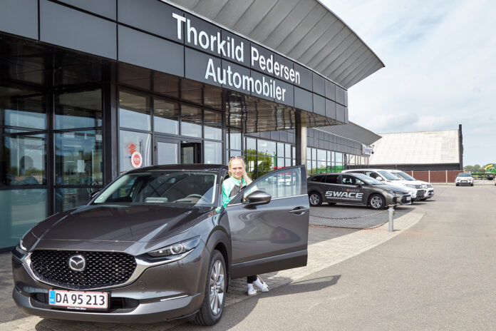Struer Nyheder Dina Thorslund med sin lånte Mazda