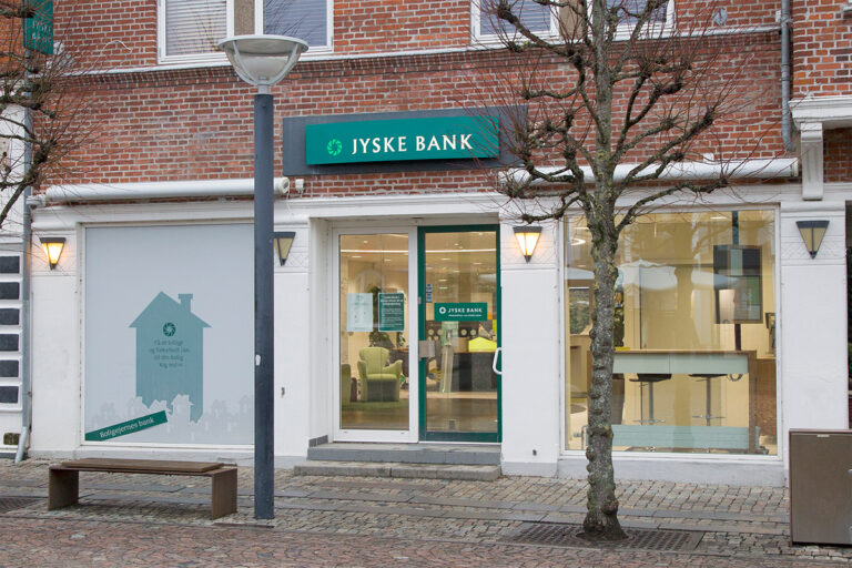 I løbet af 2023 får Jyske Bank igen en åbningstid