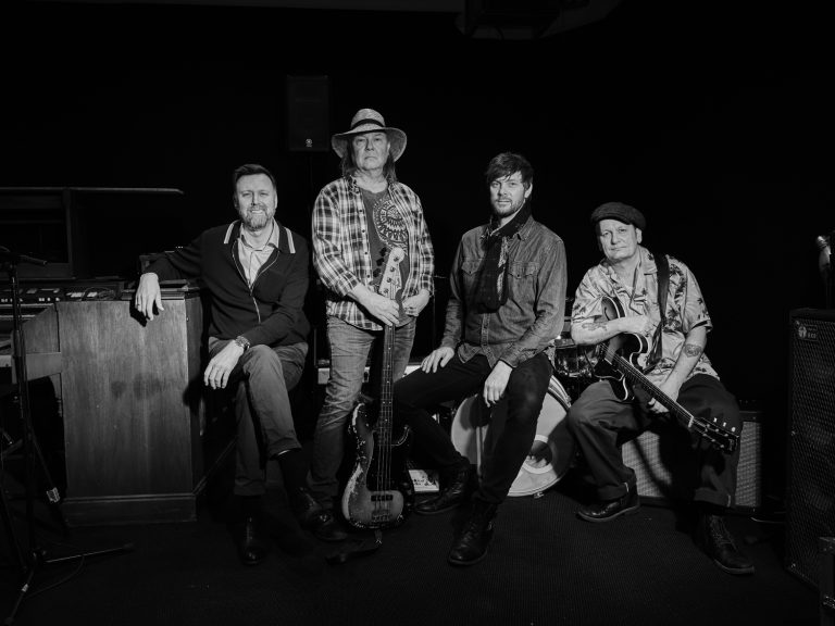 Nello & The Helping Hand Blues Band i Folkets Hus